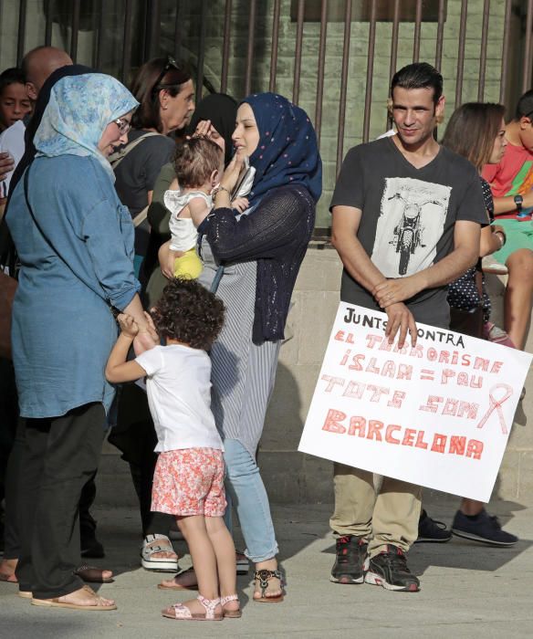 Ripoll fa un pas endavant i clama per la pau i contra el terrorisme