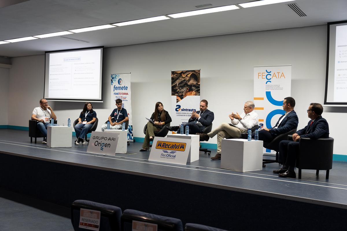 Mesa de debate del congreso