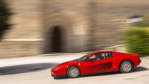 Ferrari Testarossa a gran velocidad