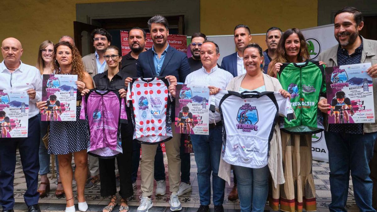 Varias personalidades en el acto de presentación de la Vuelta a Tenerife, celebrado en La Laguna. | | CARSTEN W. LAURITSEN