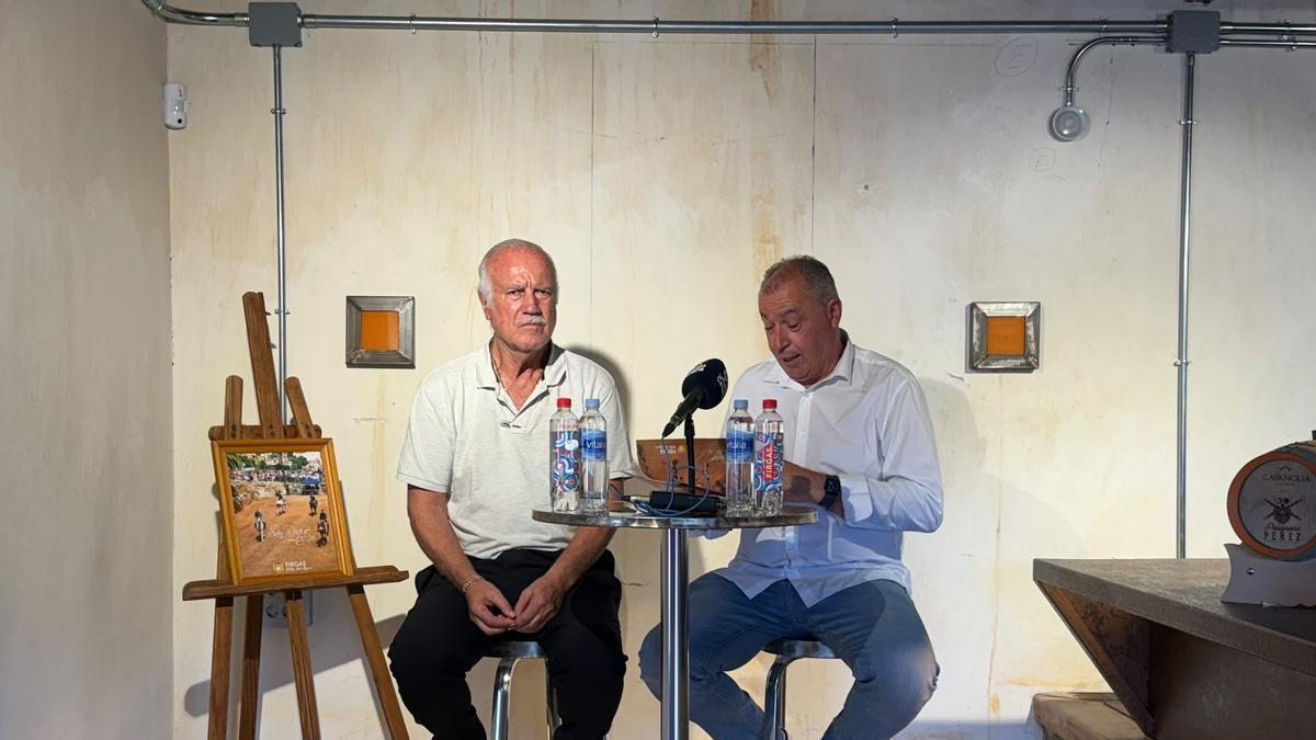 El concejal de Festejos, Manuel Báez y el alcalde de Firgas, Alexis Henríquez, durante la presentación de las fiestas de San Roque 2026.