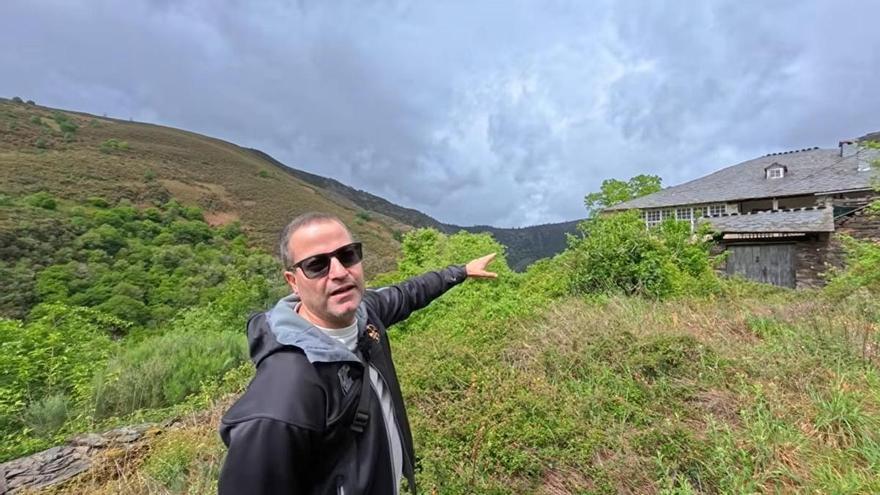 VÍDEO | Té 39 anys i viu sol en un poble abandonat que lluita per salvar-lo de l'oblit: "El meu pare estimava molt aquesta terra"