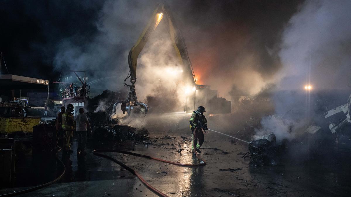 Declarado un fuego en el desguace de Ca Na Negreta