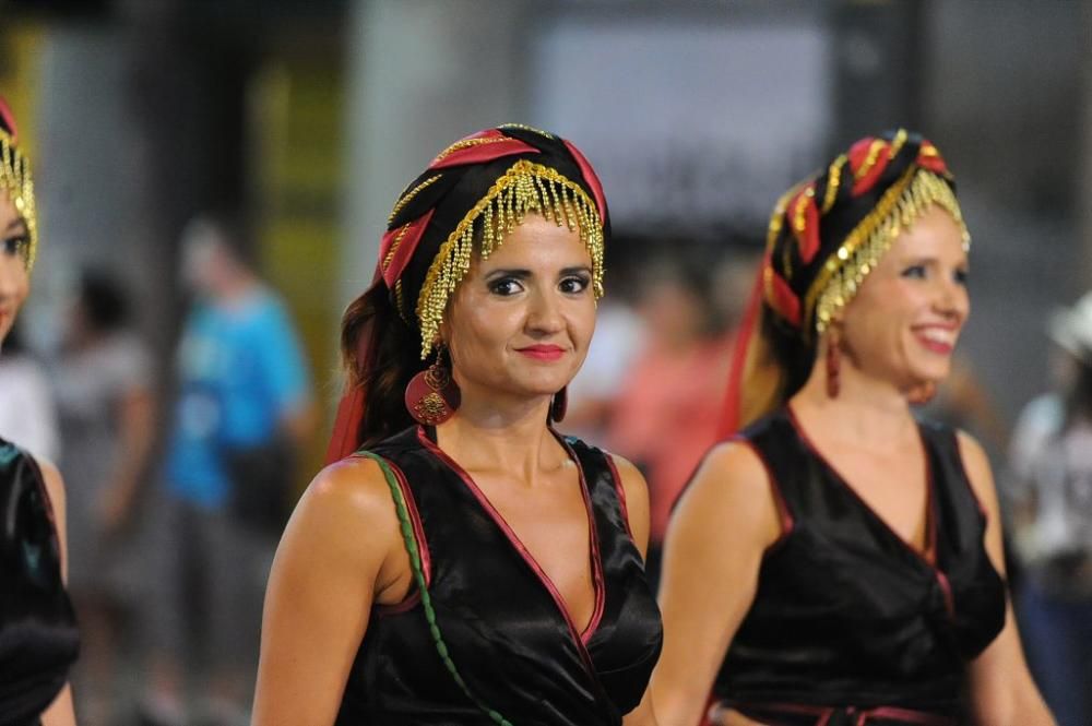 Desfile de Moros y Cristianos por las calles de Mu