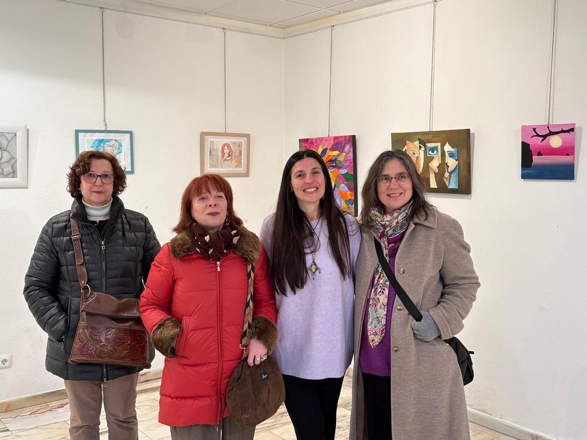 Por la izquierda, Nati Suárez, Flor Martínez, Isabela Anell y Lola García en la exposición.
