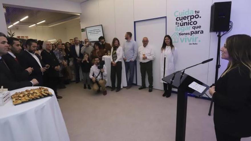 Varios momentos de la inauguración de la clínica Ascires en Sagunt.