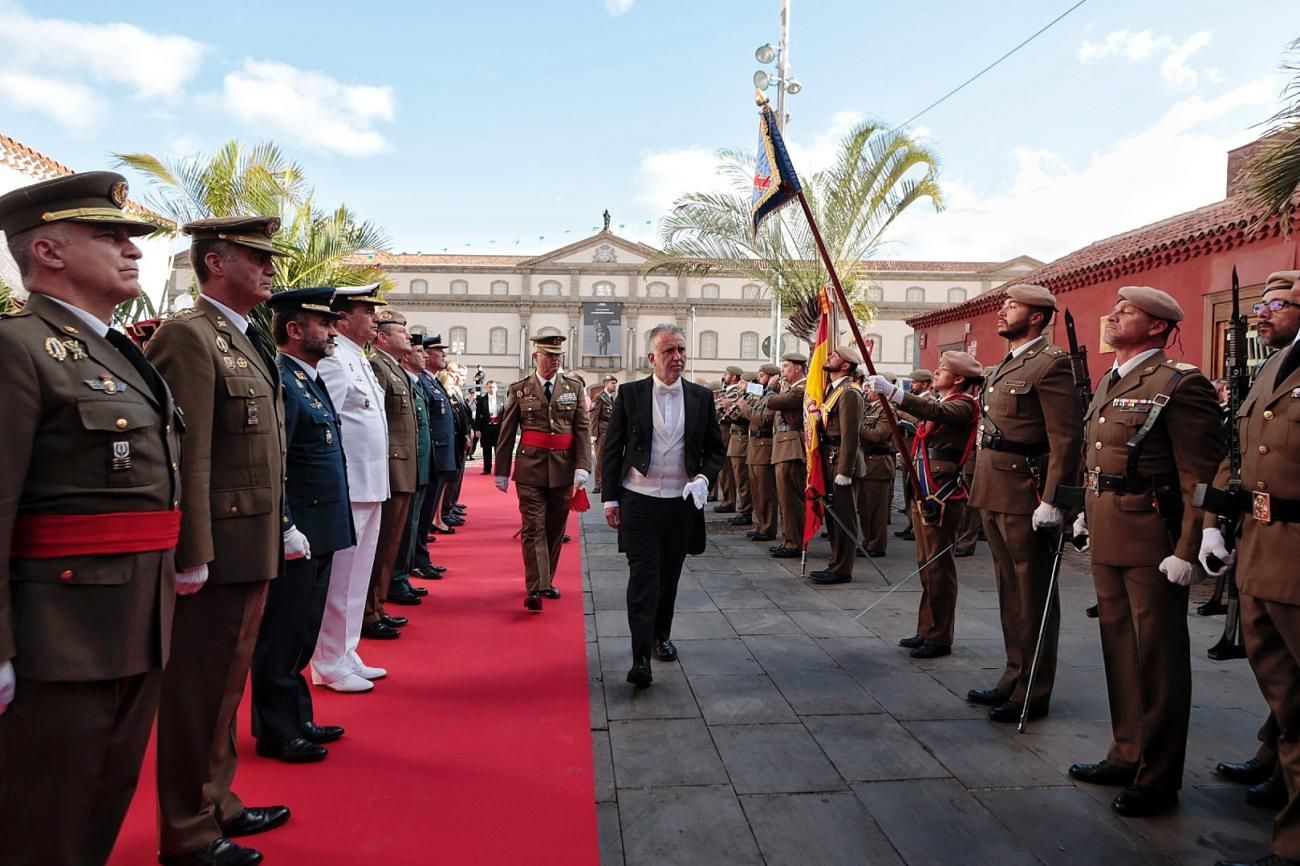 Traslado del pendón de Santa Cruz y misa del 3 de mayo