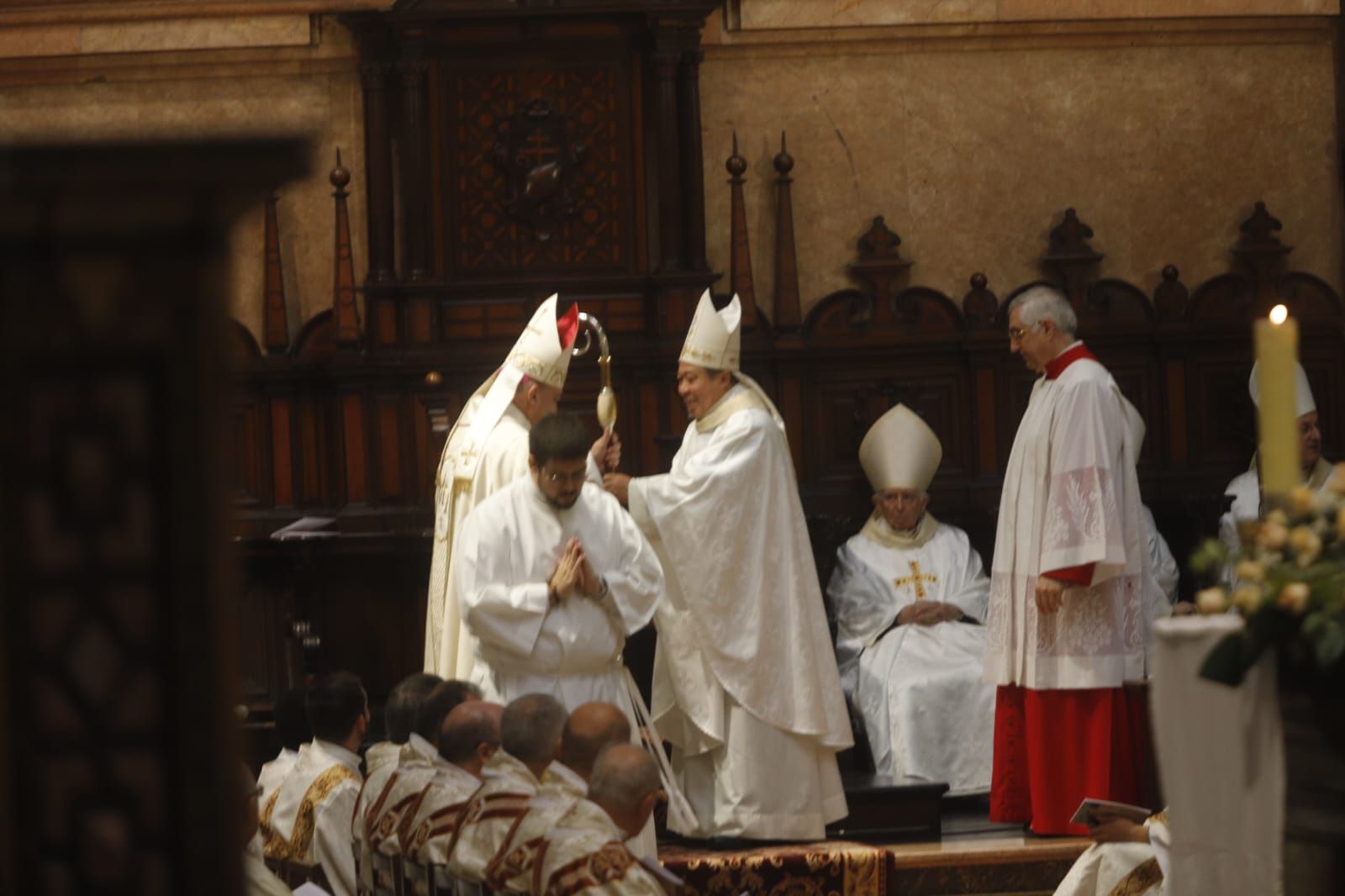 El nuevo arzobispo de València toma posesión en la catedral