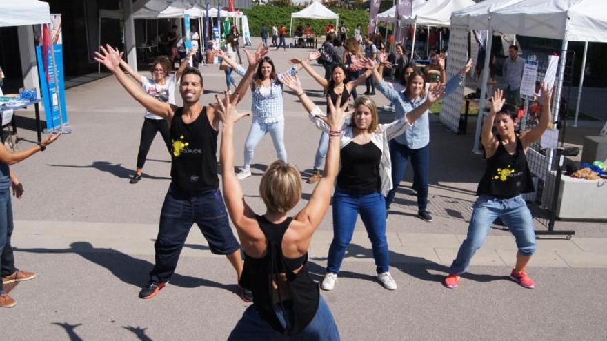 Una dotzena d&#039;entitats culturals i esportives es promocionen entre els estudiants d&#039;UManresa