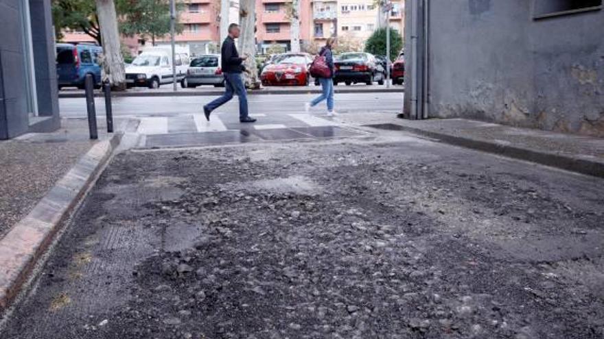 Treballs d&#039;asfaltatge a Girona interromputs per la pluja