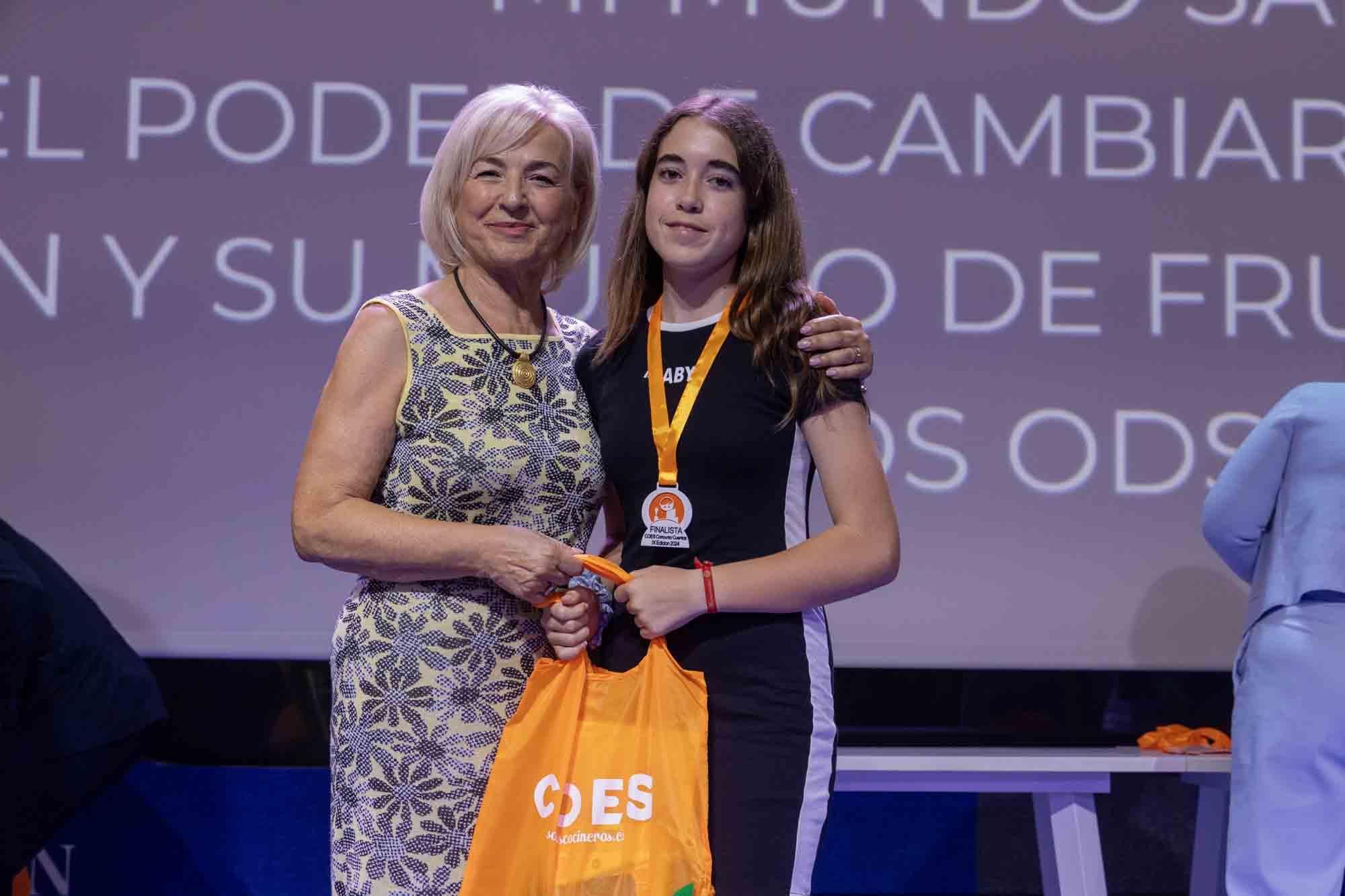 Entrega de premios del concurso infantil de relatos cortos "Cuéntame un cuento para comer" en el Club INFORMACIÓN organizado por COES