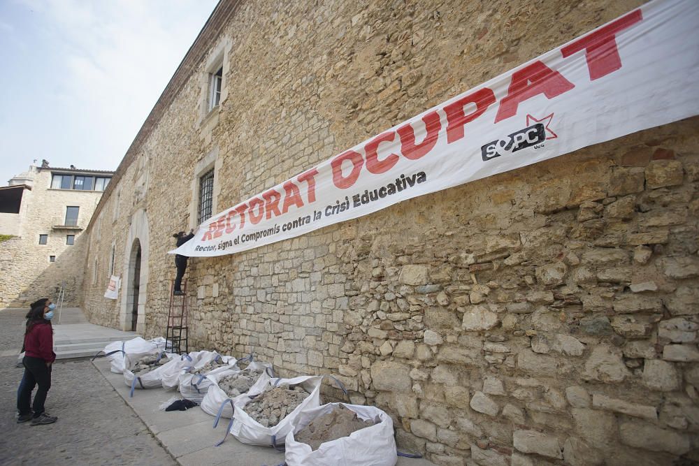 Estudiants de la UdG ocupen el rectorat