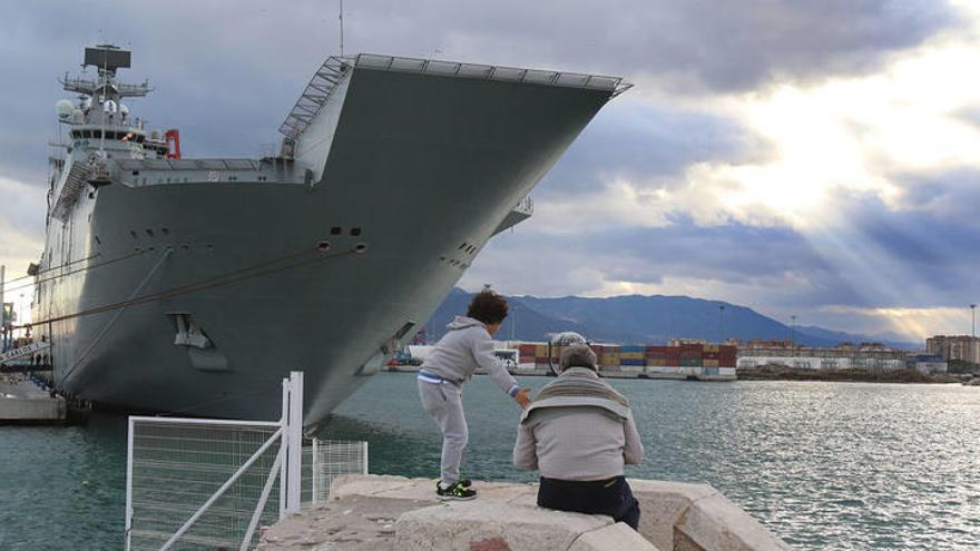 El &#039;Juan Carlos I&#039; en Málaga, durante la visita que hizo en febrero de 2016.