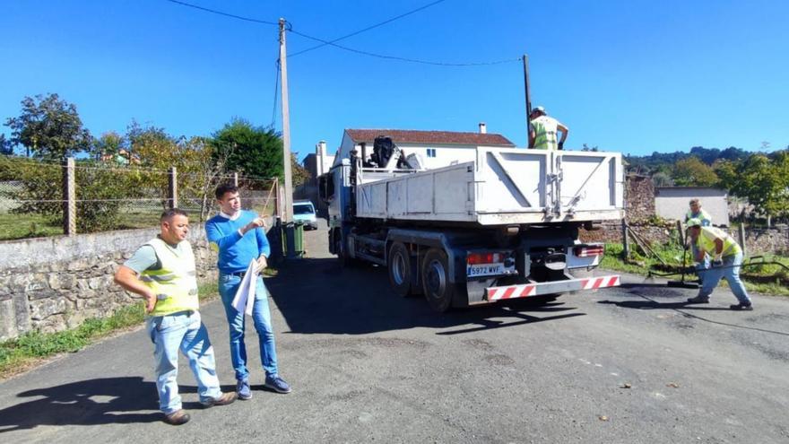 Louzao inspeccionó los bacheos que se están acometiendo estos días.