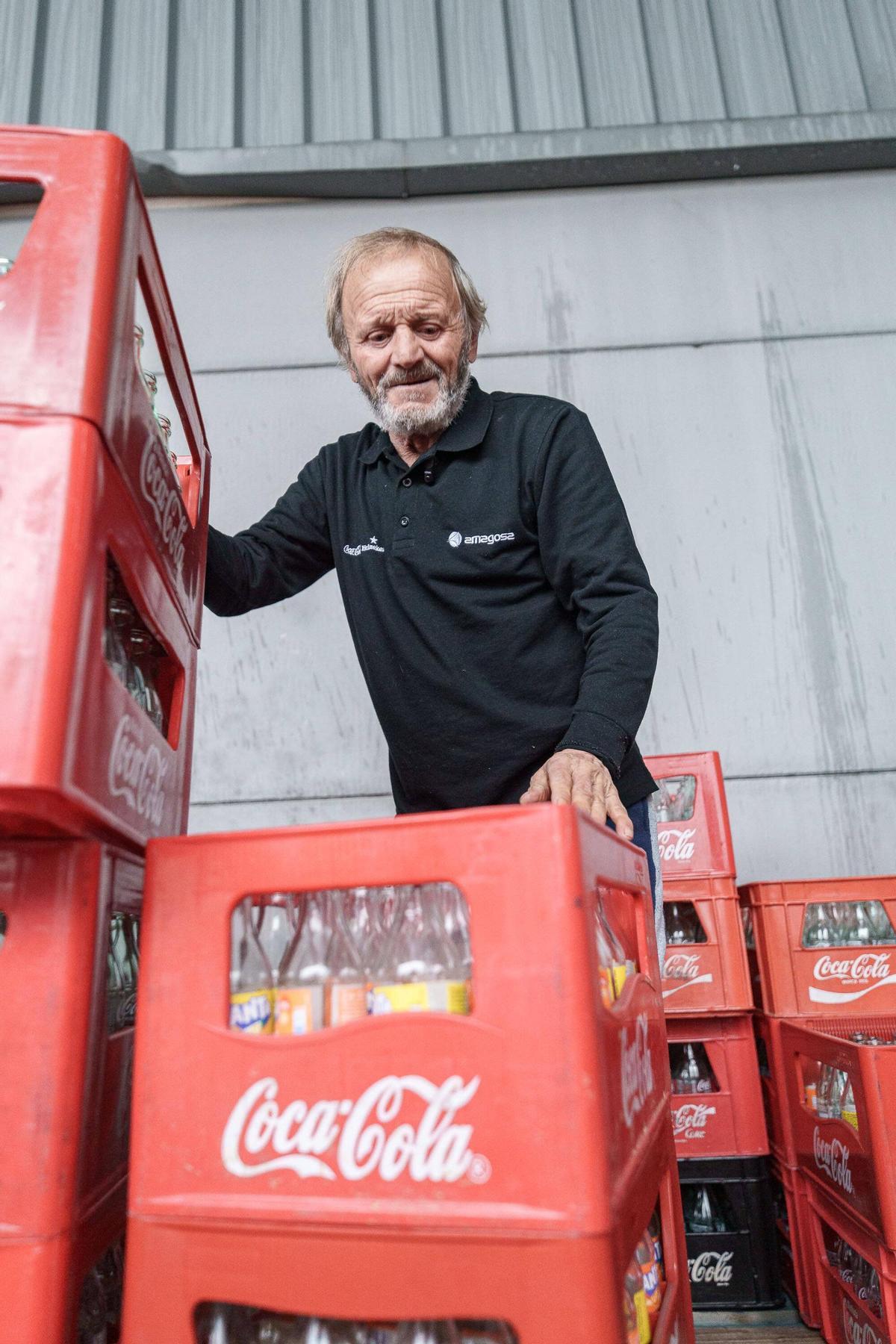 Quique, en el polígono industrial El Prado de Mérida, durante una jornada de clasificación de botellines