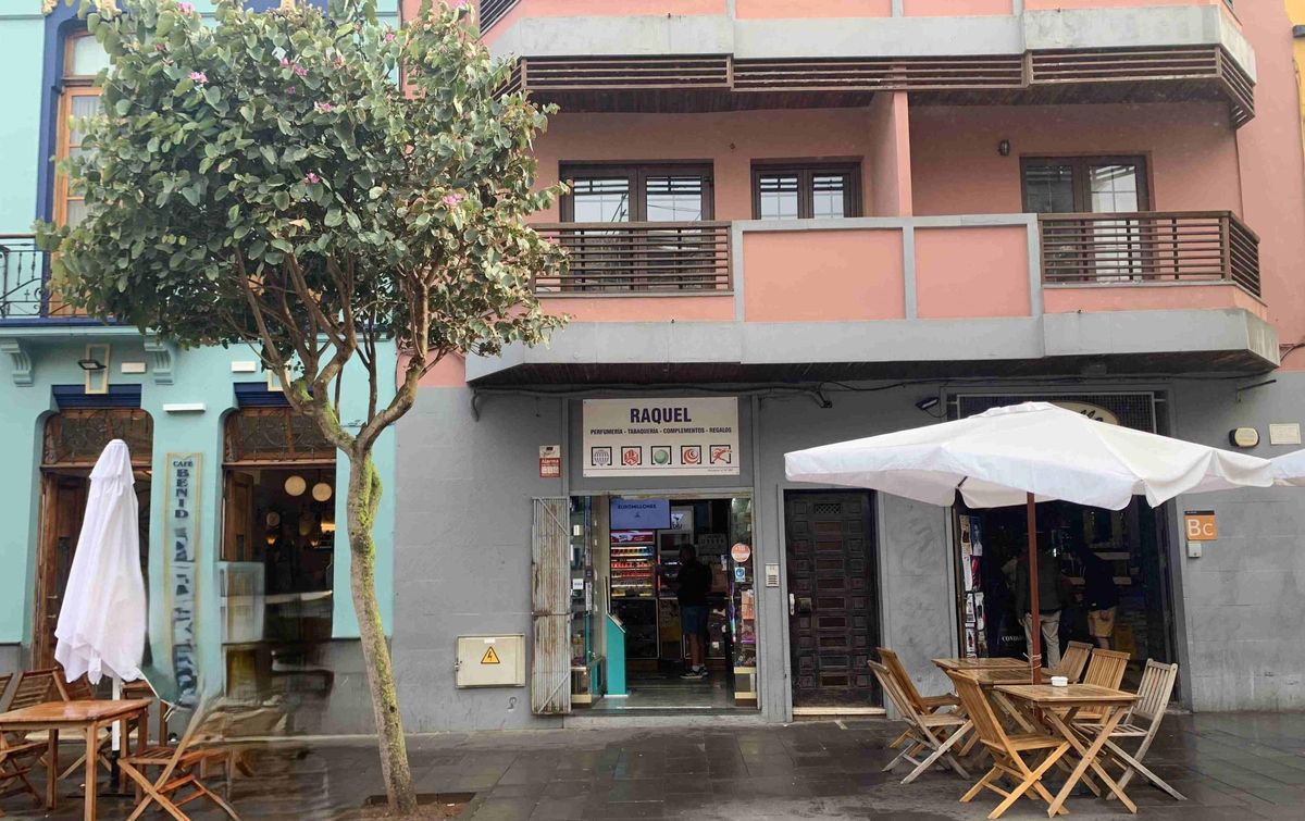 Bazar Raquel y punto de venta de Loterías y Apuestas del Estado, en La Laguna (Tenerife)