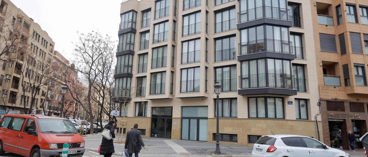 Edificio en la calle de Juan Llorens de València, dedicado al alquiler por temporada.