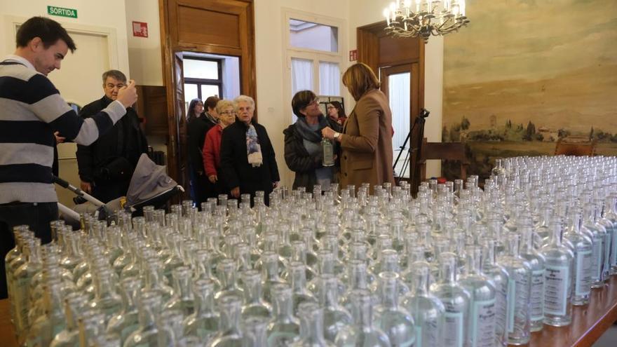 Repartiment d&#039;ampolles d&#039;Aigua de Figueres.