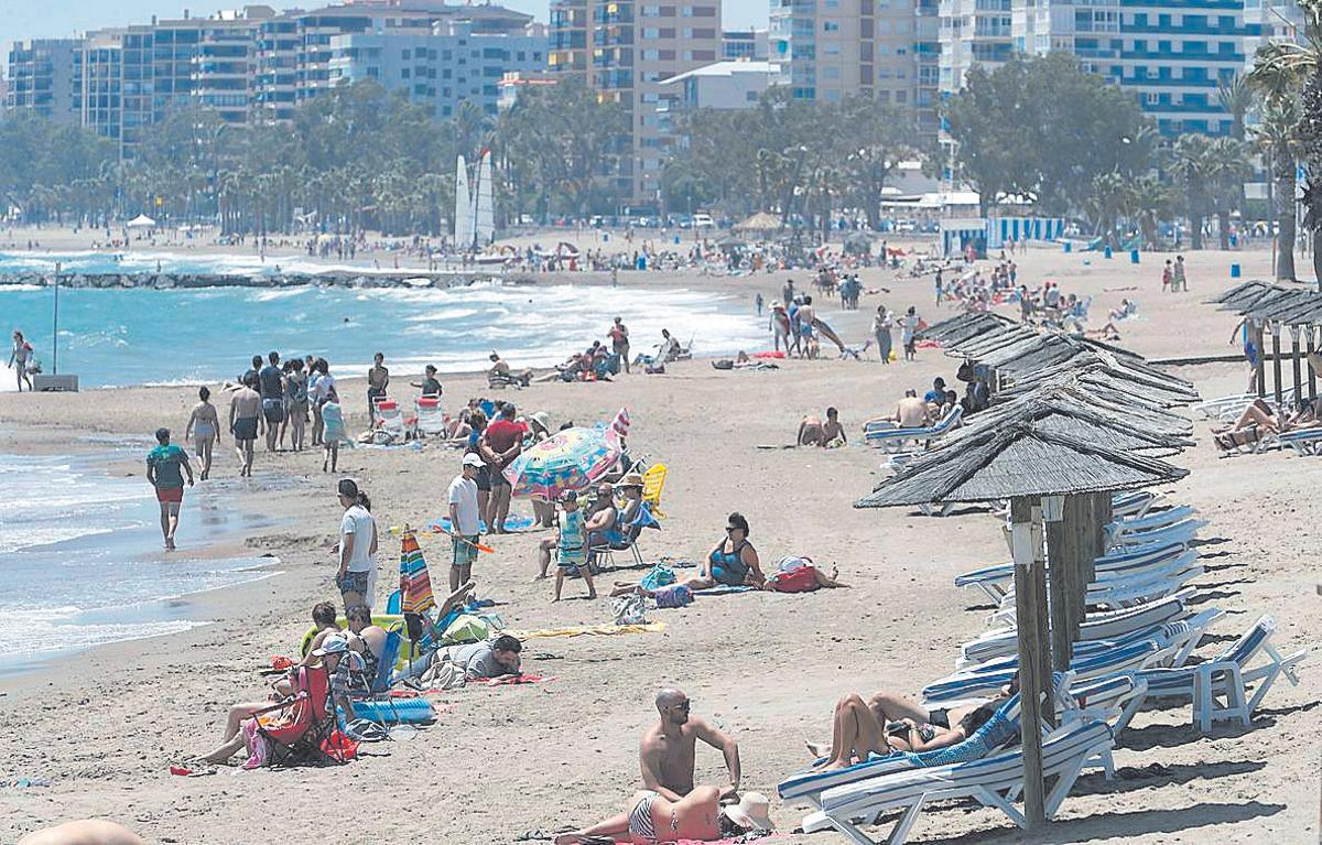 La playa Torre Sant Vicent es la más céntrica del municipio y ofrece múltiples servicios.