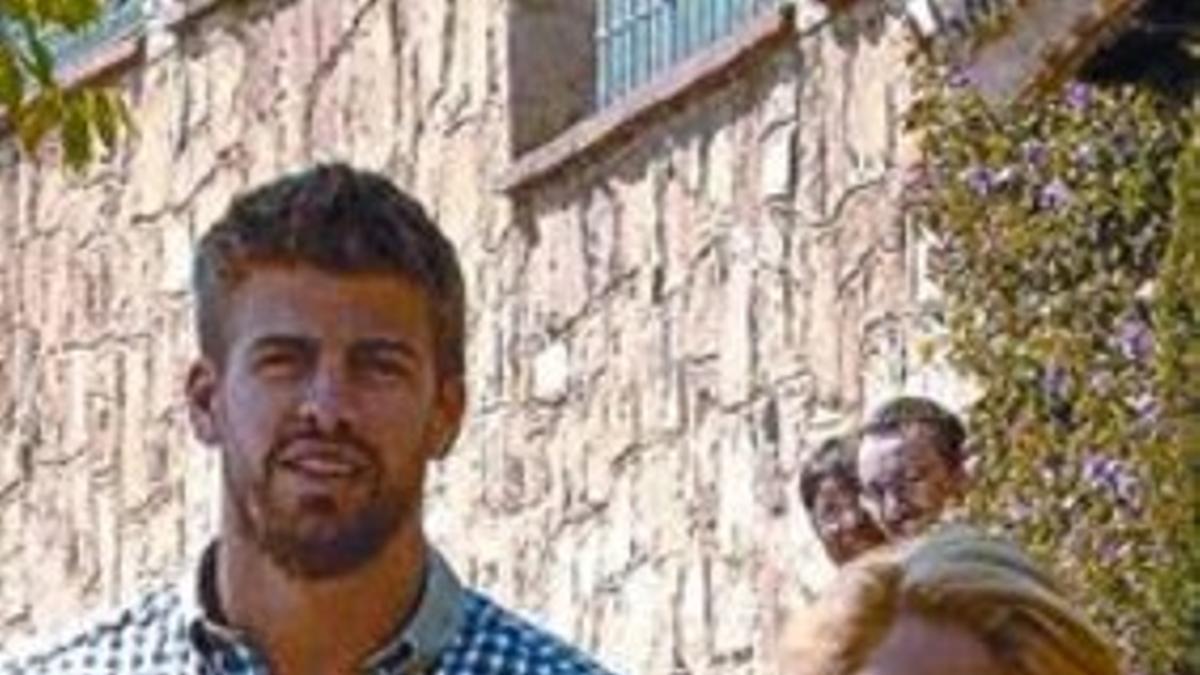 PIQUÉ Y SHAKIRA  SE RELAJAN ANTES DEL CLÁSICO_MEDIA_3