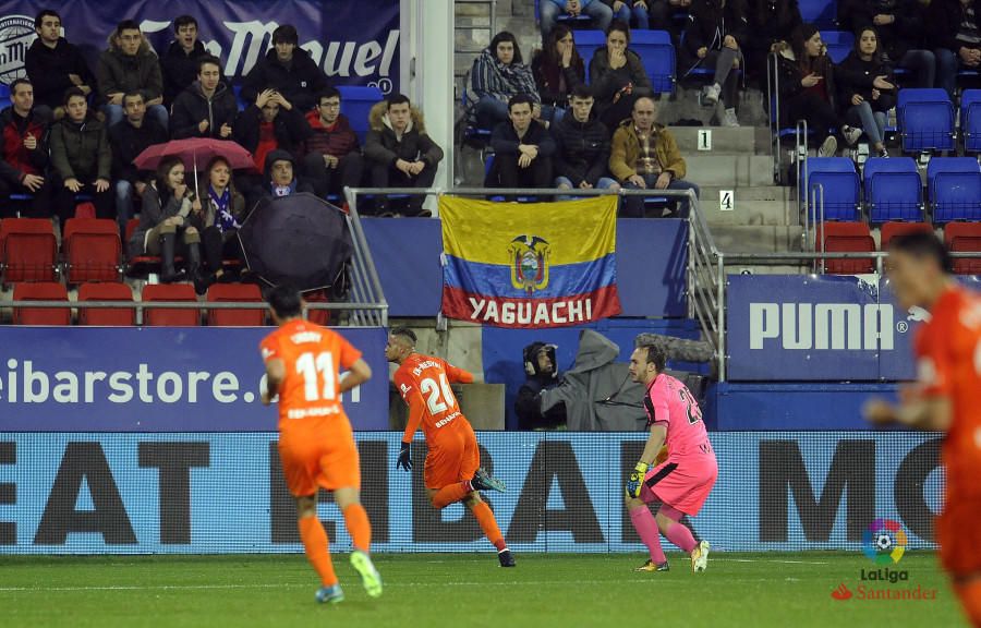 José González debuta en el banquillo del club blanquiazul logrando un empate en Ipurúa en el que el equipo supo competir