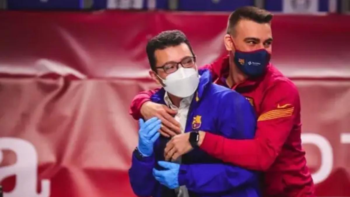 Sergio Lozano compartió esta imagen con el doctor Miñarro en sus redes sociales