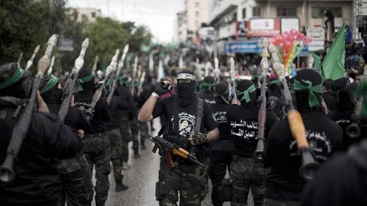 Milicianos de Hamás celebran el 27 aniversario del grupo en Gaza, el 14 de diciembre del 2014.