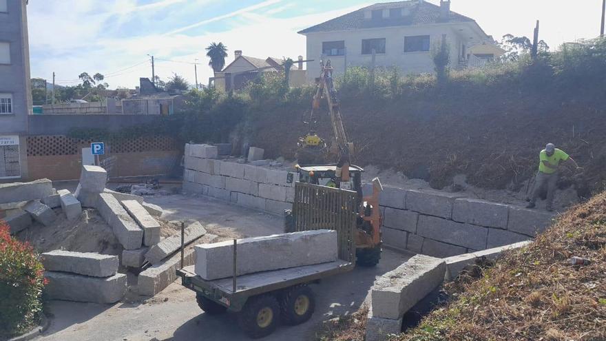 Pontevedra asegura un muro en Monte Porreiro que amenazaba c