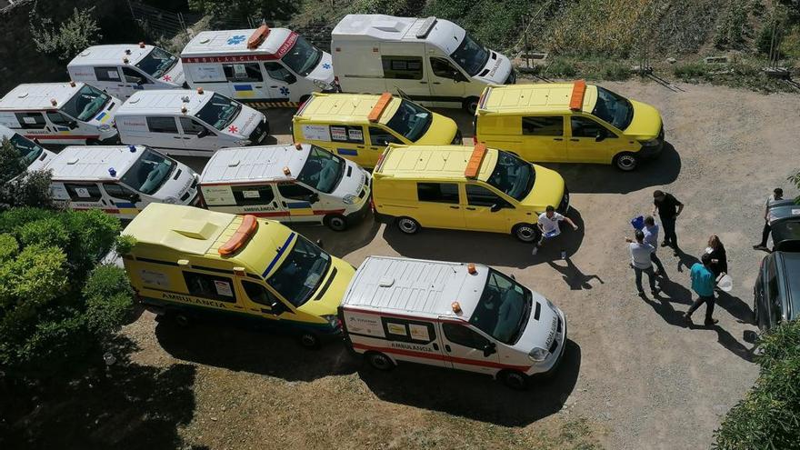 El comboi d&#039;ambulàncies que surt des de Manresa cap a Ucraïna