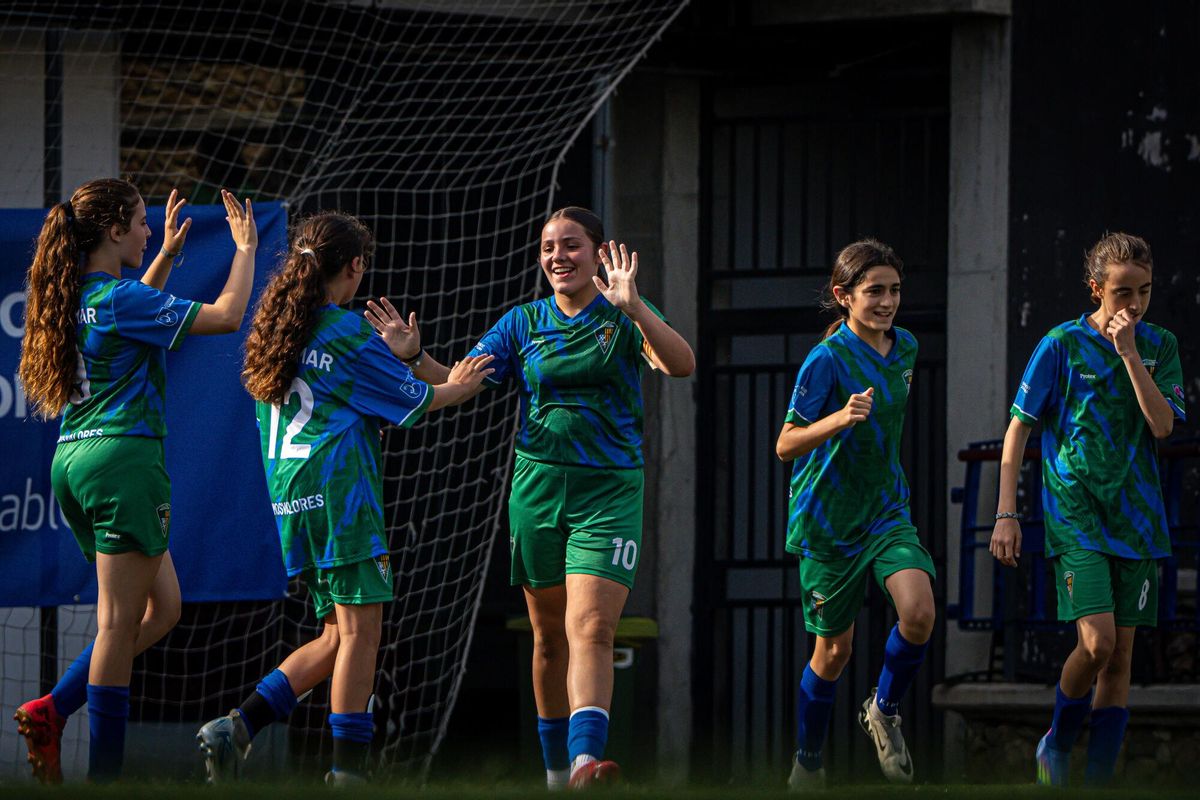 Las niñas gitanas lideran el cambio del fútbol femenino en La Mina