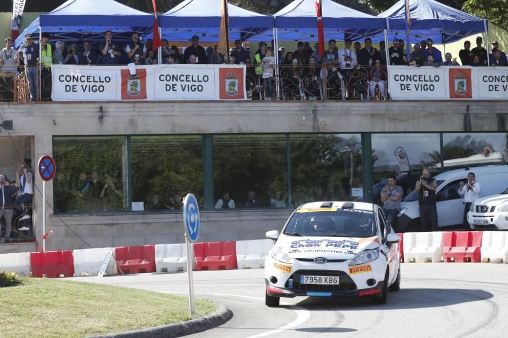 El olor a gasolina se apodera de O Castro con el Rallye Rías Baixas