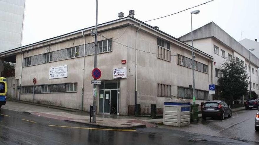 Una imagen exterior del centro de salud de A Estrada. // Bernabé / Ana Agra