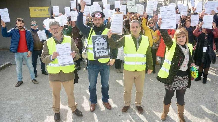 Funcionarios de Xustiza presentan una solicitud para retomar la mediación en un registro de la Xunta.