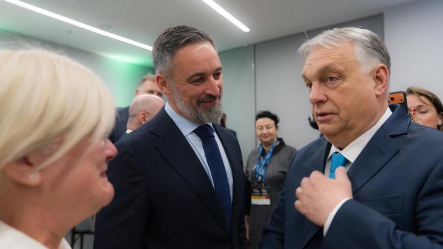 Abascal arriesga parte de su capital político en las elecciones donde Orbán se juega su futuro