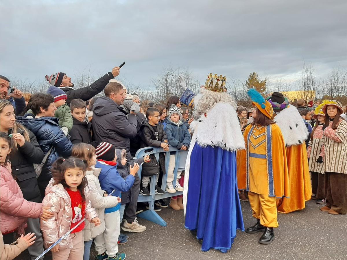 Los Reyes aterrizan en La Morgal