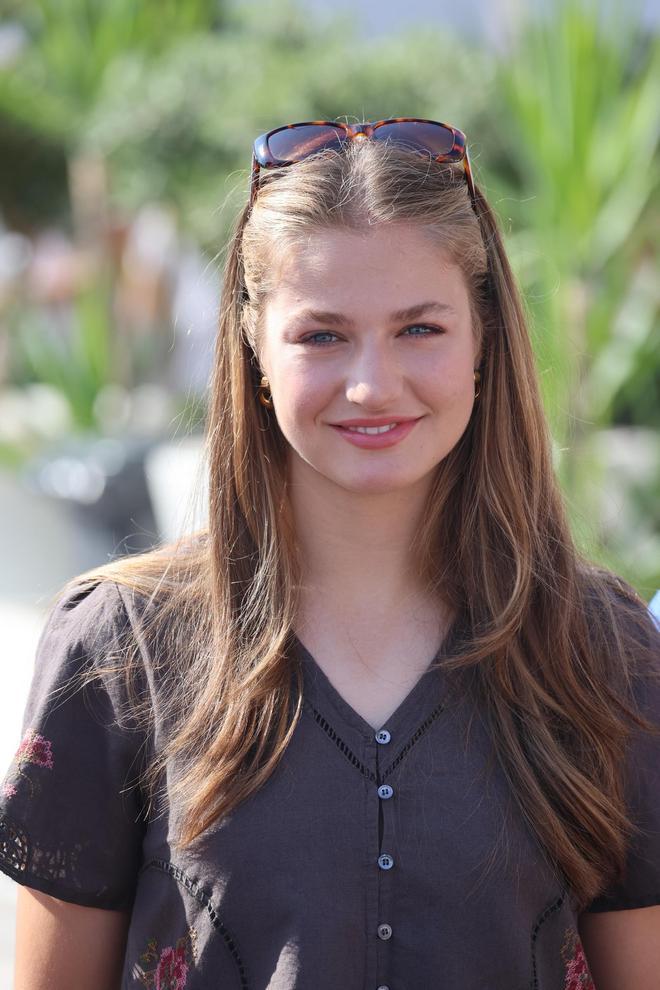 FOTOS | La Princesa Leonor sorprende al acudir con el Rey Felipe a la Copa del Rey de vela