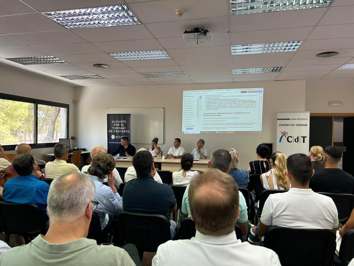 En la asamblea de la asociación de cruceros de Alicante se ha presentado la memoria y el plan de actividades.