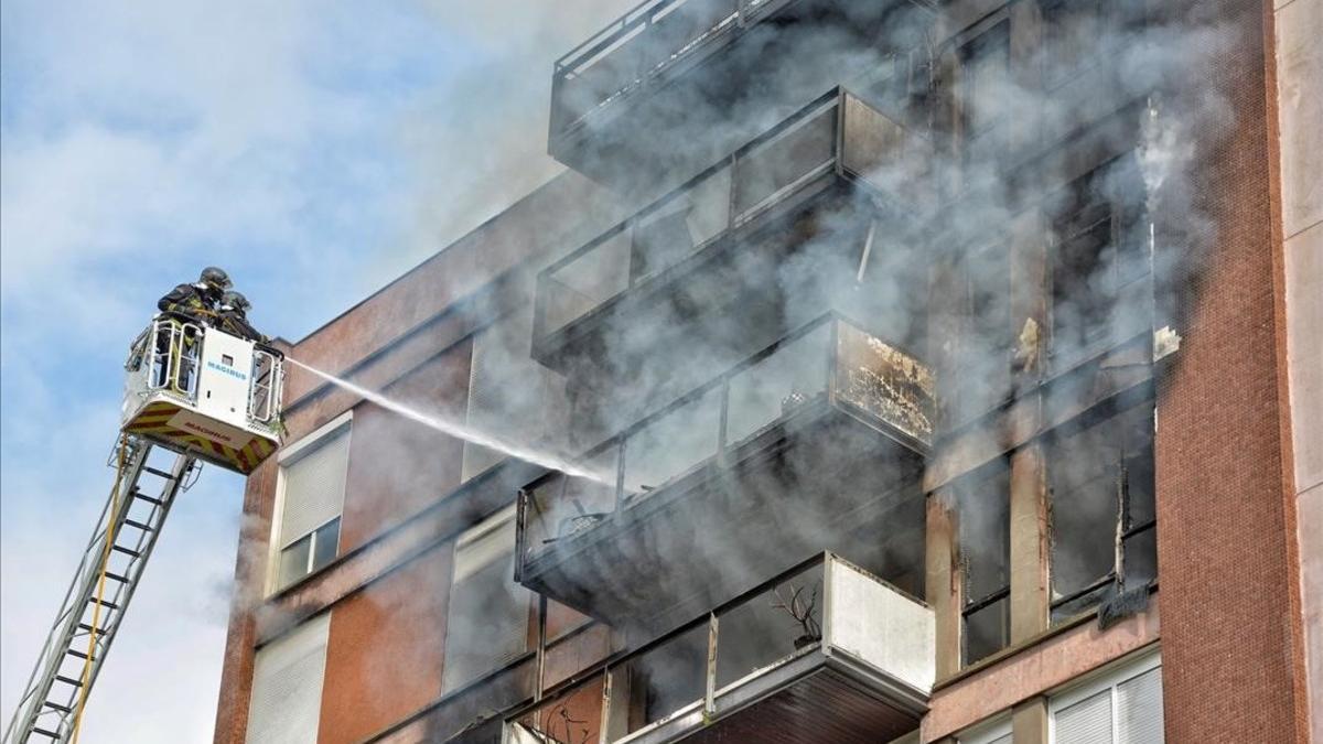 Incendio en piso calle Saragossa  número132