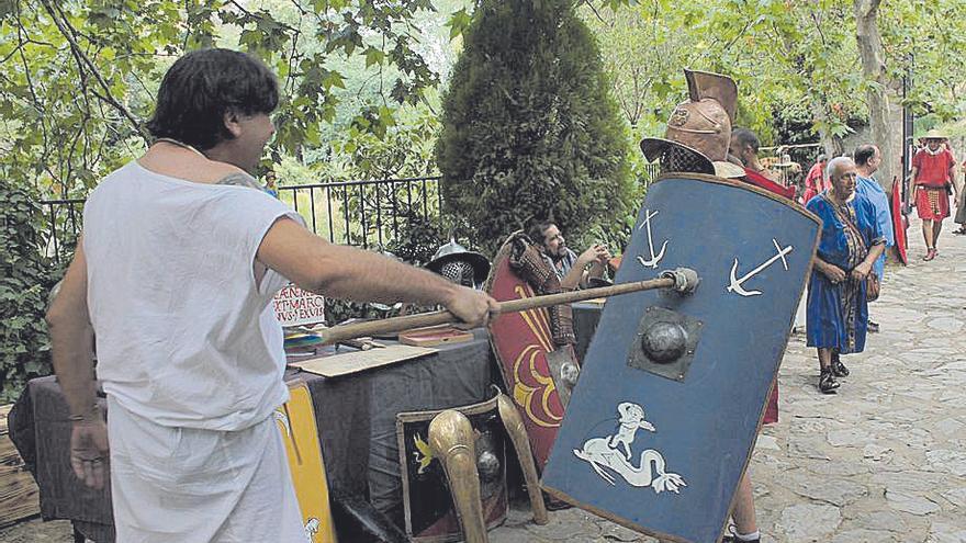 Demostración de la utilización del armamento de un gladiador.