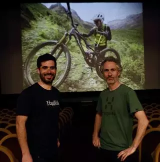 La aventura rueda de Perú al Jovellanos: Pau Costa y Jaume Guardia y una espectacular ruta en Gijón