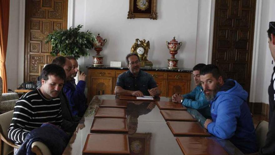 Reunión entre Guarido y los delegados de la empresa.