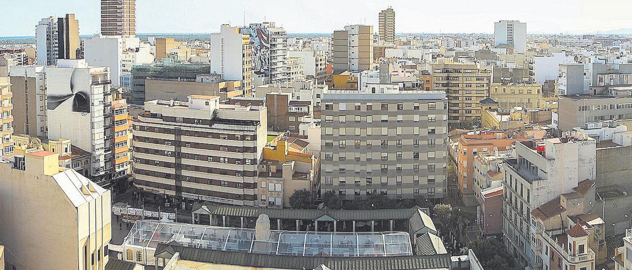 Panorámica del centro de Castelló, con la plaza Santa Clara en primer plano.