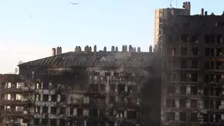 El efecto chimenea que convirtió las dos torres del edificio de Valencia en un infierno