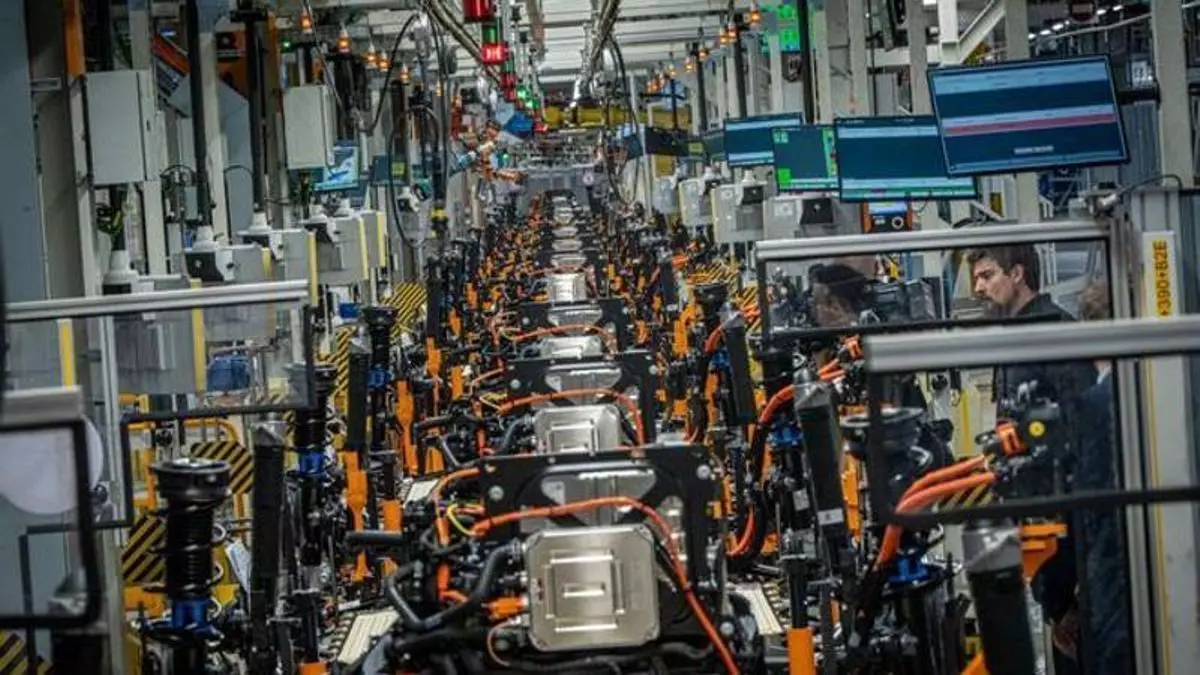 Seat abre las puertas al Gobierno para trabajar juntos en materia de Defensa