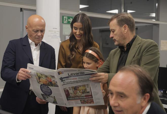 Les falleres majors de València visiten Levante-EMV