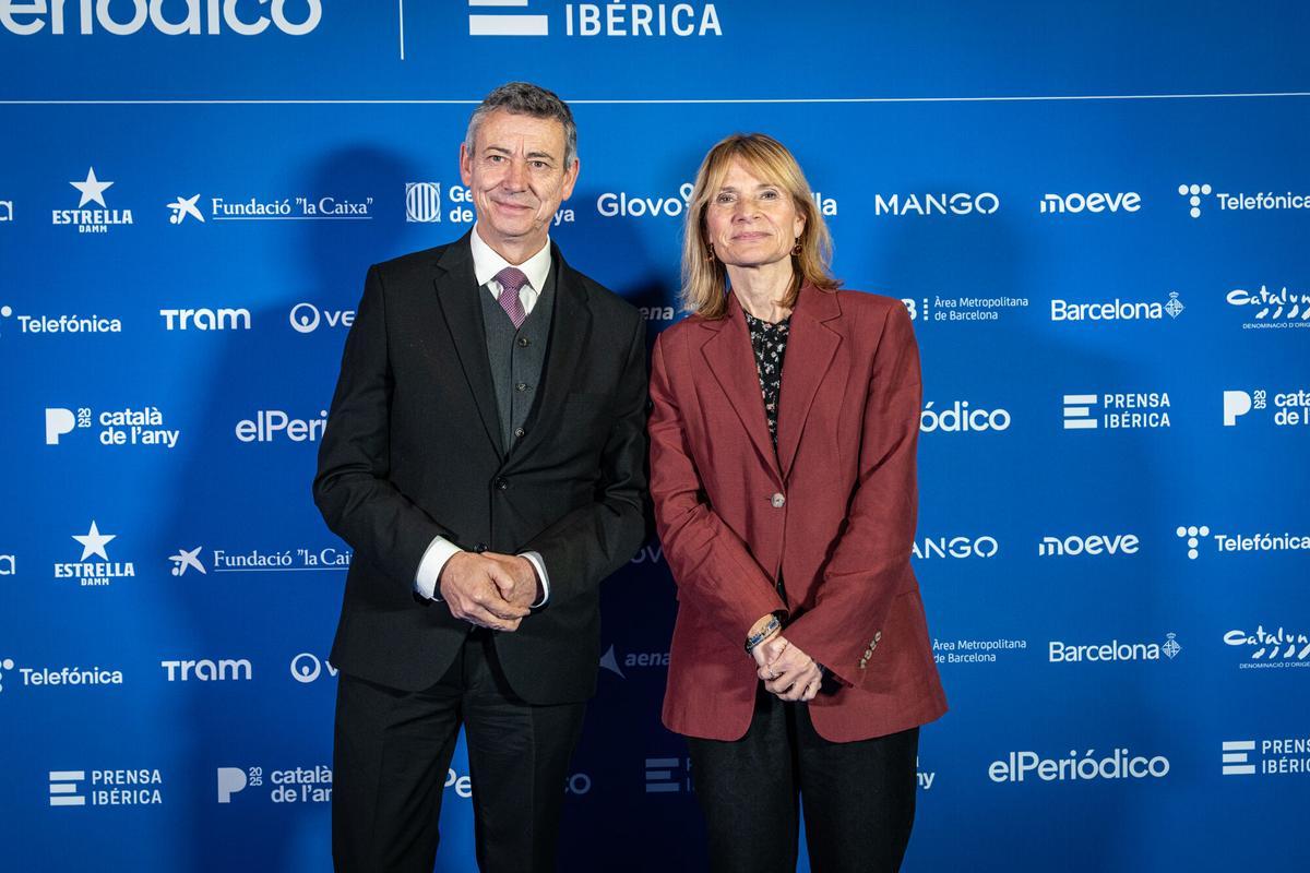 Barcelona, 24/11/2025 Sociedad. Entrega Premio Català i Catalana de lany. Photocall. PERSONAS: Carlos Jiménez Gerente del ayuntamiento de Granollers, Lluisa Moret, presidenta de la diputación de Barcelona. AUTOR: MANU MITRU
