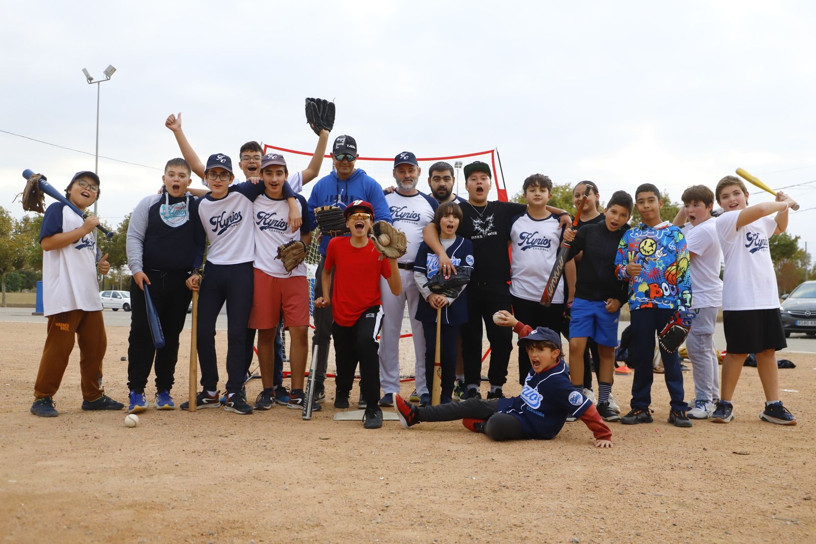 El béisbol une a cordobeses y migrantes en el club Kyrios