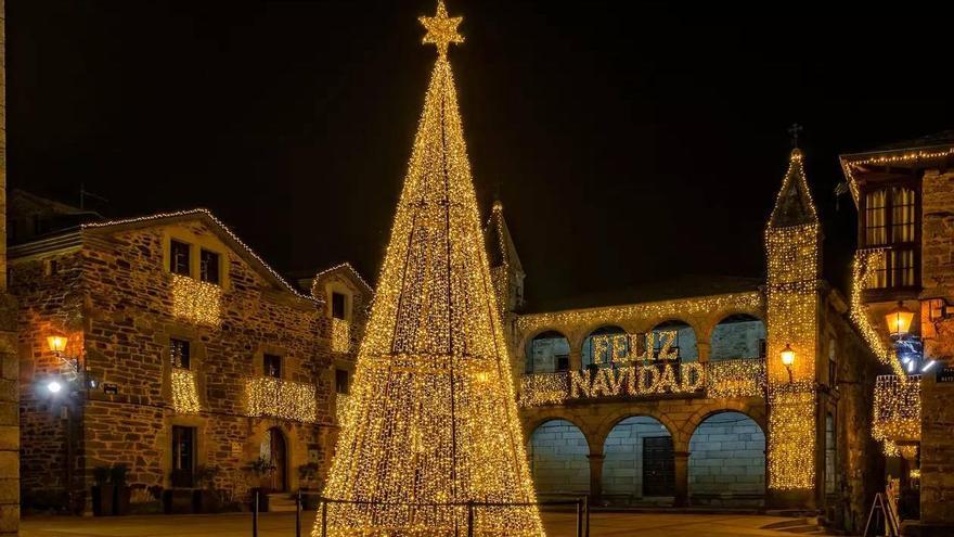 Las luces de Navidad más bonitas de España están en un pueblo con noches de hotel a 50 euros para este fin de semana