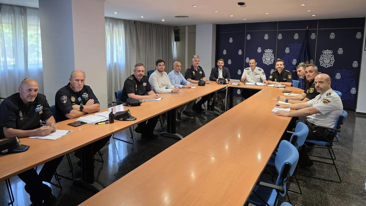 Los representantes de la Policía Local de Palma y la Policía Nacional, durante la reunión.