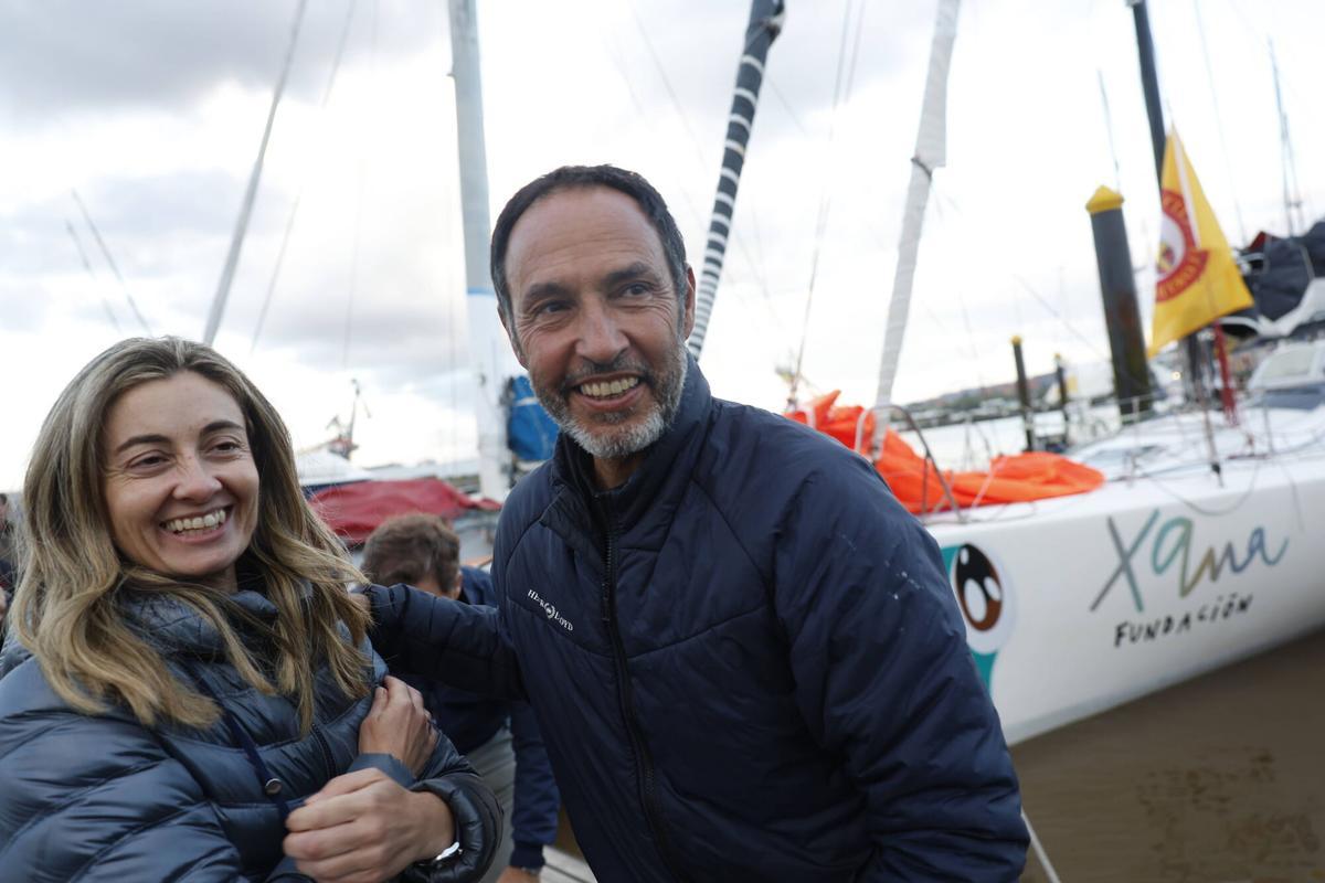 EN IMÁGENES: Así fue la llegada de Juan Merediz al puerto deportivo de Avilés tras batir el récord de la Ruta del Descubrimiento